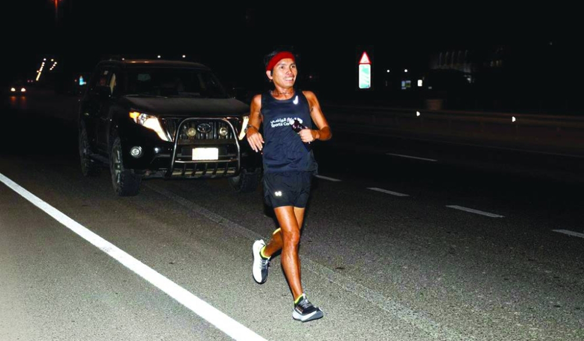 Filipino expat sets Guinness world record for fastest crossing of Qatar on foot
